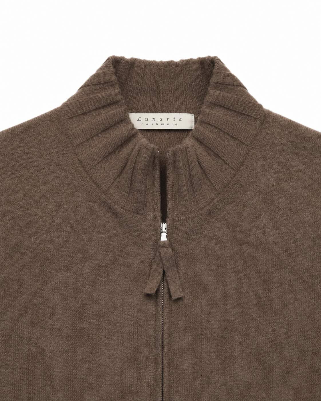 Kaschmir-Strickjacke im Slim Fit in Braun