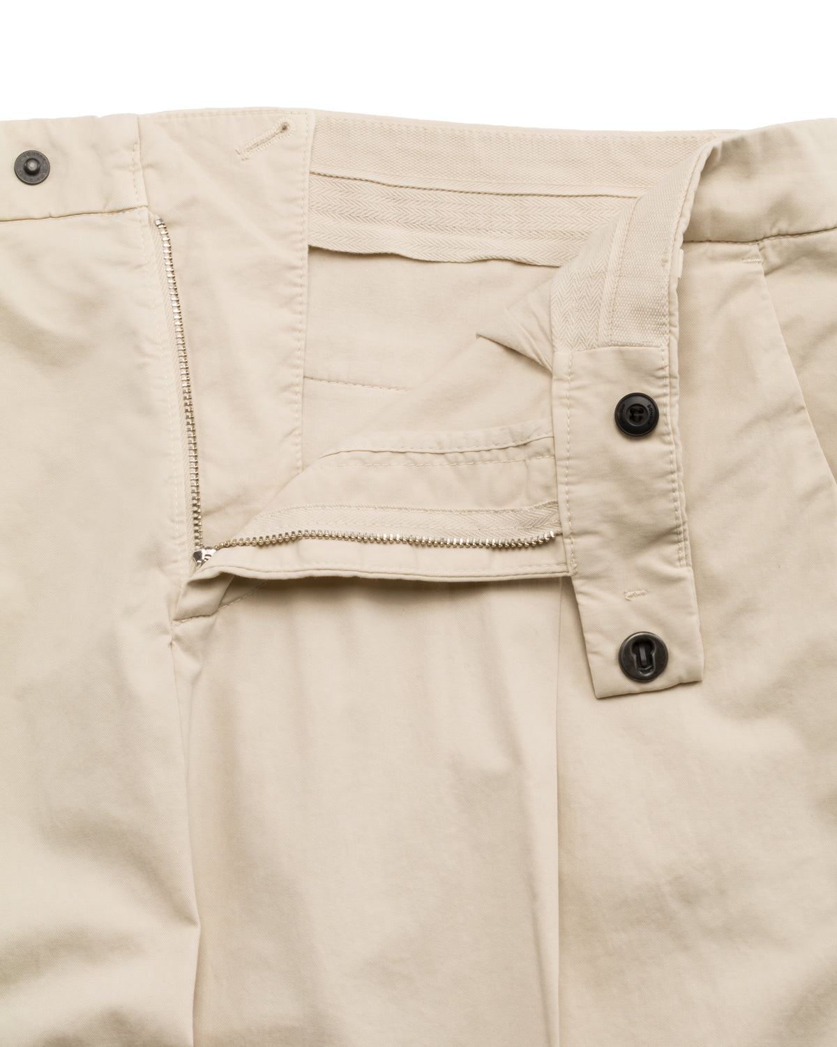 Summer chinos, cotton twill, relaxed fit
