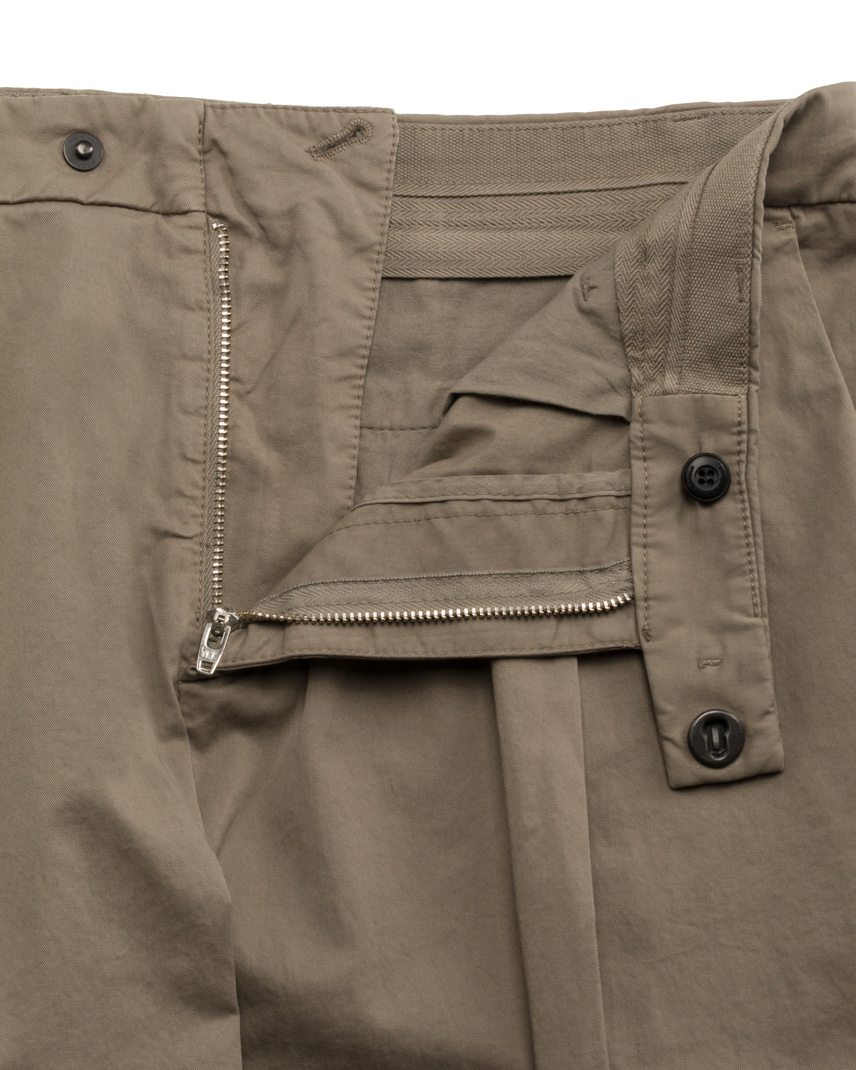 Summer chinos, cotton twill, relaxed fit