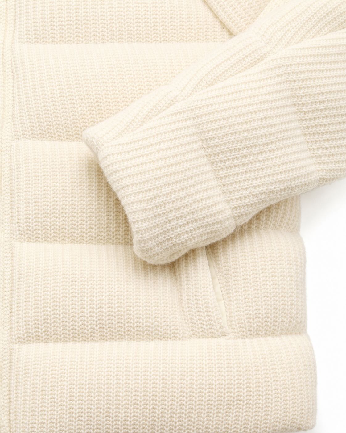 Wolljacke in Creme mit Stehkragen