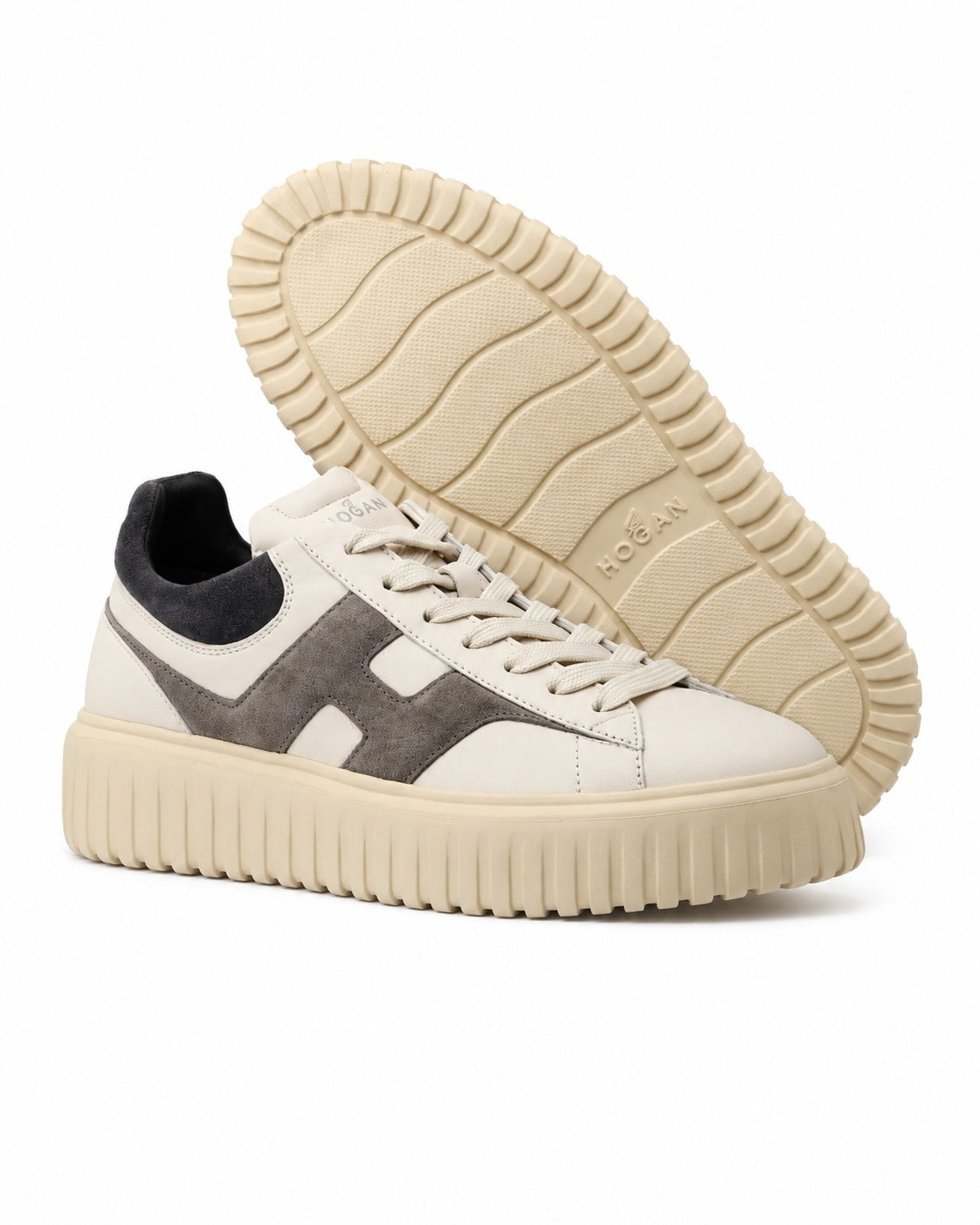 Cremefarbener Ledersneaker mit kontrastierendem H