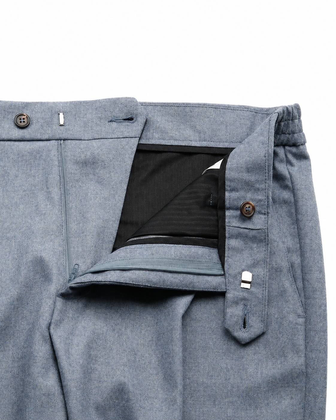 Suit made of wool and cashmere in light blue